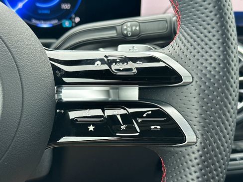 Used 2024 Mercedes-Benz EQB 300 4MATIC image 28