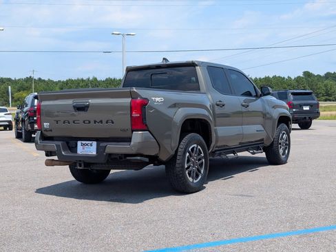Used 2025 Toyota Tacoma TRD Sport w/ TRD Sport Upgrade Package AWD/4WD image 5