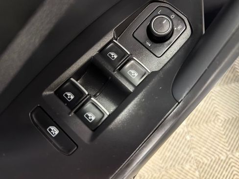 Used 2022 Volkswagen Jetta SE image 16