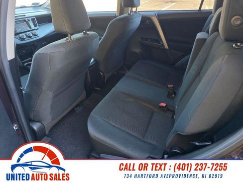 Used 2018 Toyota RAV4 LE w/ Carpet Mat Package AWD/4WD image 10