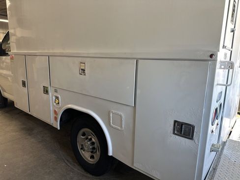 Used 2019 Chevrolet Express 3500 w/ Power Convenience Package image 2