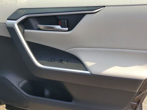 Used 2025 Toyota RAV4 XLE image 43