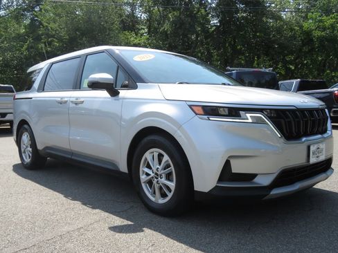 Used 2022 Kia Carnival LX FWD image 3
