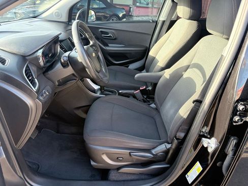 Used 2020 Chevrolet Trax LS FWD image 17
