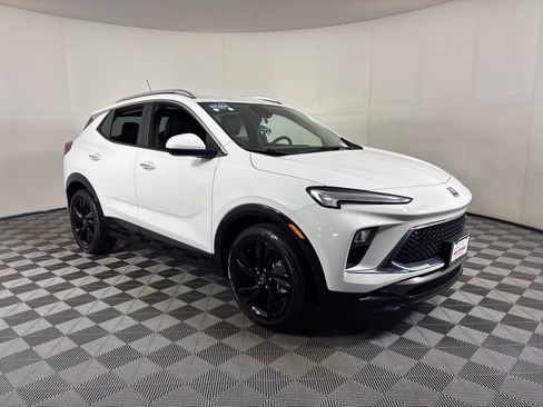 Certified 2024 Buick Encore GX Sport Touring FWD image 6