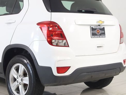 Used 2019 Chevrolet Trax LS AWD/4WD image 22