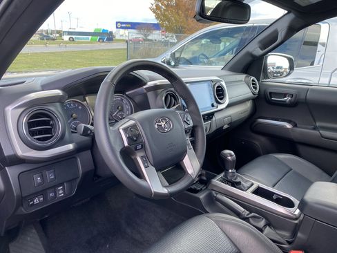 Used 2023 Toyota Tacoma Limited image 9