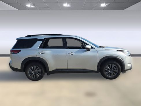 Used 2024 Nissan Pathfinder SV w/ SV Premium Package image 34