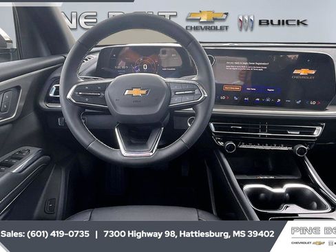 New 2026 Chevrolet Traverse LT w/ Driver Confidence Package FWD image 5