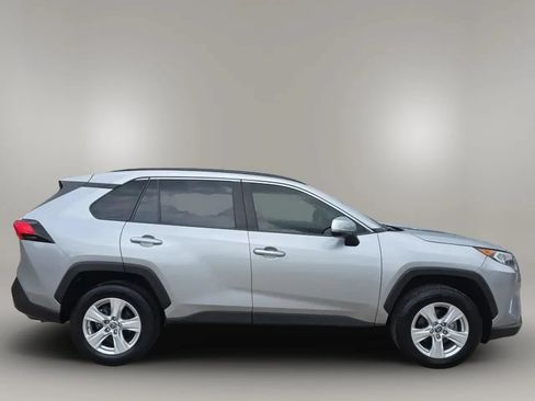 Used 2019 Toyota RAV4 XLE FWD image 9