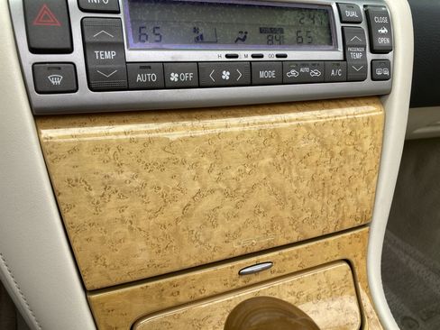 Used 2005 Lexus SC 430 Convertible image 27