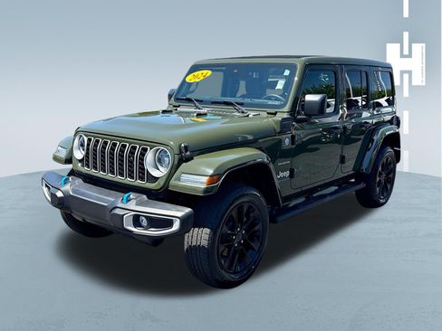 Used 2024 Jeep Wrangler Unlimited Sahara AWD/4WD image 3