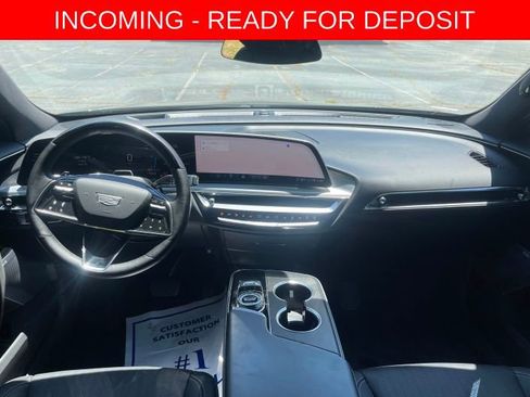 Used 2024 Cadillac Lyriq Luxury AWD/4WD image 7