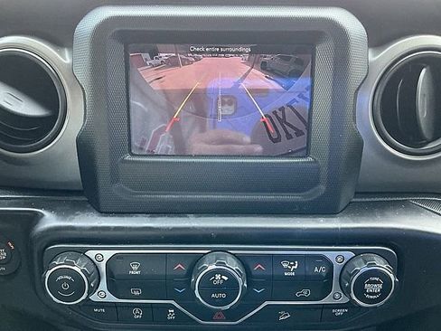 Used 2018 Jeep Wrangler Unlimited Sport S image 24