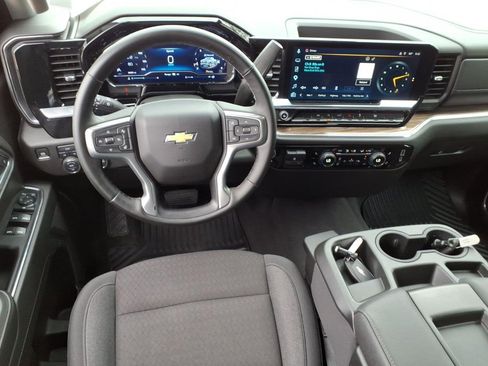 Used 2025 Chevrolet Silverado 1500 LT AWD/4WD image 7