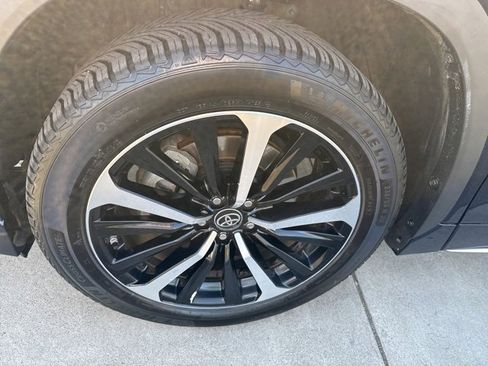 Used 2022 Toyota Highlander XSE image 14