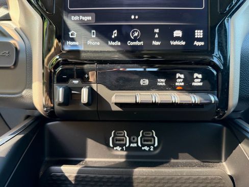 Used 2024 RAM 3500 Laramie AWD/4WD image 42