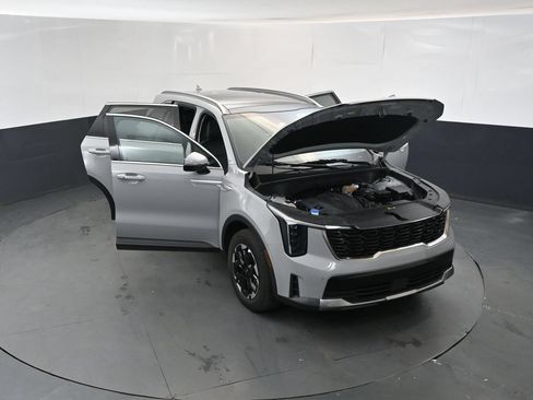 Certified 2024 Kia Sorento S w/ Panoramic Sunroof Package AWD/4WD image 17