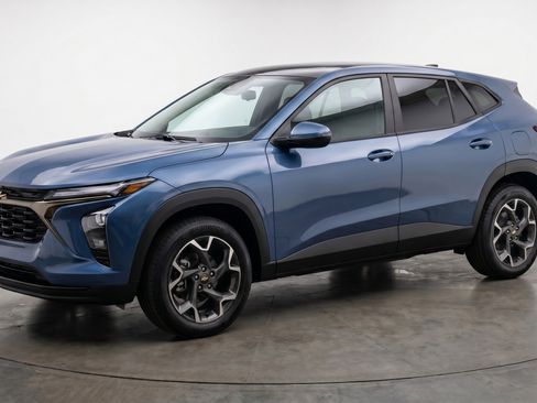 Used 2025 Chevrolet Trax LT w/ LT Convenience Package FWD image 3