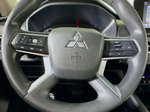Used 2024 Mitsubishi Outlander ES AWD/4WD image 41