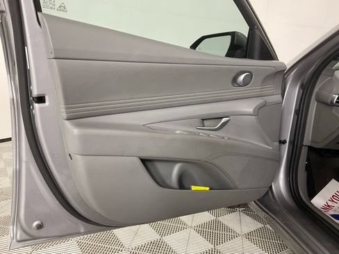Used 2025 Hyundai Elantra SEL FWD image 11