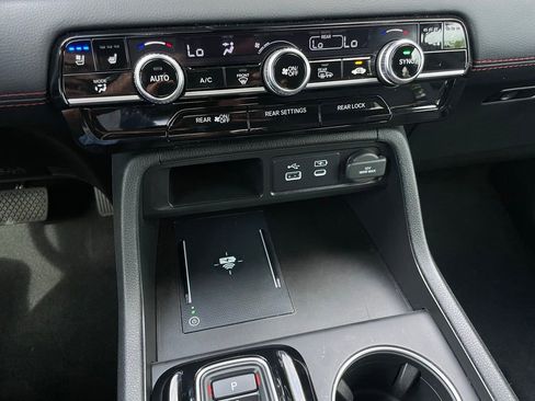 Used 2025 Honda Pilot Black Edition image 22