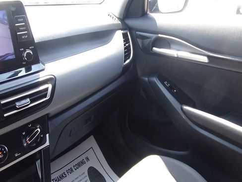Used 2023 Kia Seltos LX AWD/4WD image 26
