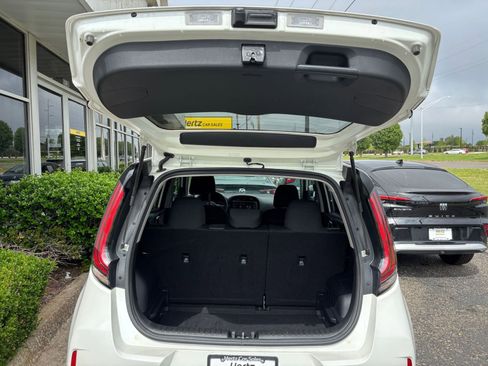 Used 2025 Kia Soul LX w/ LX Technology Package FWD image 29