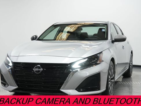 Used 2024 Nissan Altima 2.5 SV image 3