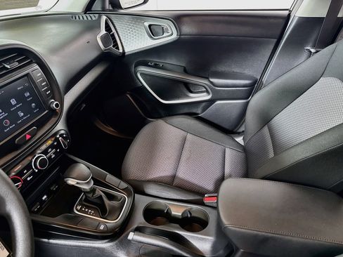 Used 2025 Kia Soul LX FWD image 22