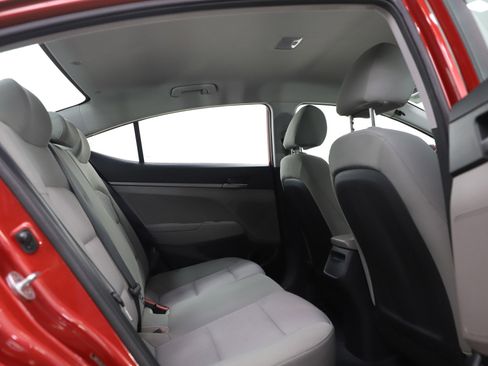 Used 2017 Hyundai Elantra SE image 12