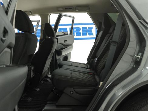Used 2024 Nissan Pathfinder SV w/ Lighting Package (N92) FWD image 30