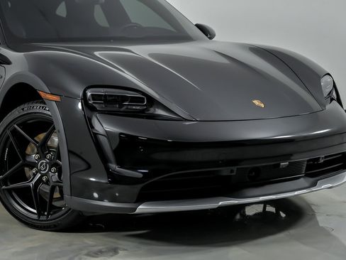 Used 2022 Porsche Taycan 4 Cross Turismo w/ Premium Package AWD/4WD image 3