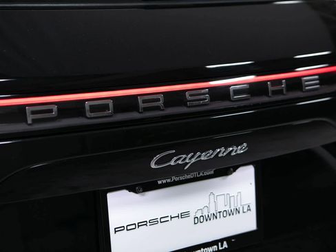 Certified 2023 Porsche Cayenne AWD/4WD image 19