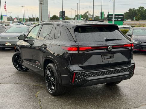 New 2026 Volkswagen Tiguan SE R-Line FWD image 10