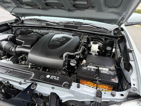 Used 2019 Toyota Tacoma TRD Sport w/ Technology Package image 26