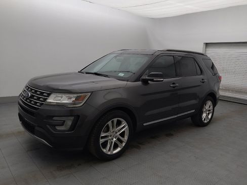 Used 2017 Ford Explorer XLT w/ Equipment Group 202A FWD image 2