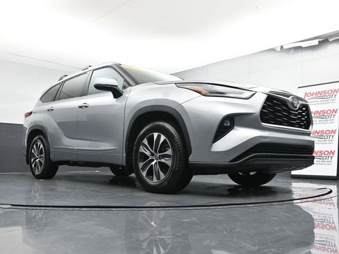 Used 2022 Toyota Highlander XLE image 39