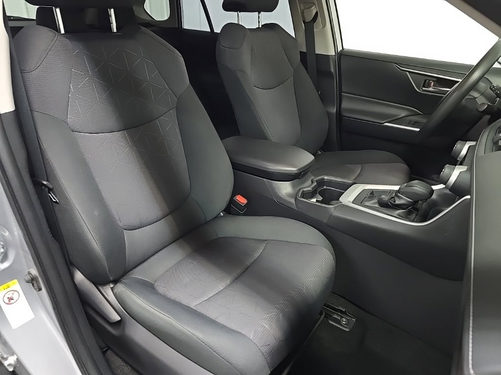 Used 2019 Toyota RAV4 XLE AWD/4WD image 15