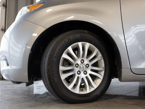 Used 2017 Toyota Sienna XLE image 7