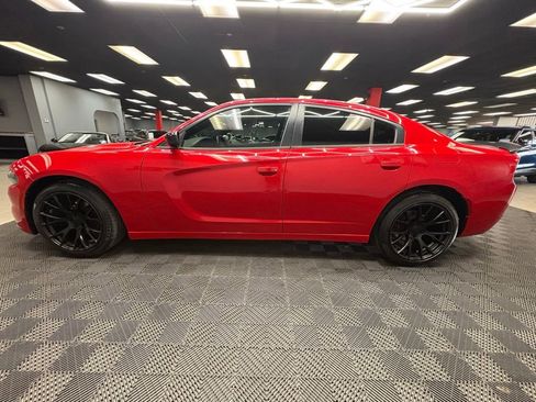 Used 2018 Dodge Charger SXT w/ Blacktop Package RWD image 6