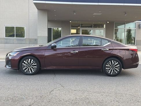 Used 2025 Nissan Altima 2.5 SV FWD image 6