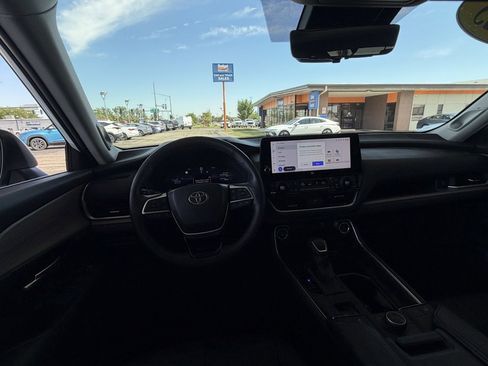Used 2025 Toyota Grand Highlander AWD image 15