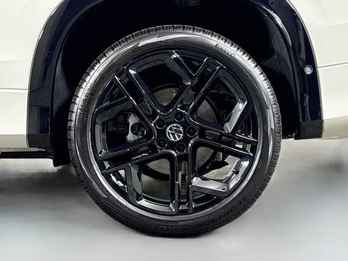 New 2026 Volkswagen Tiguan SE R-Line AWD/4WD image 32