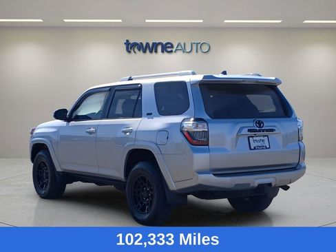 Used 2018 Toyota 4Runner SR5 AWD/4WD image 3