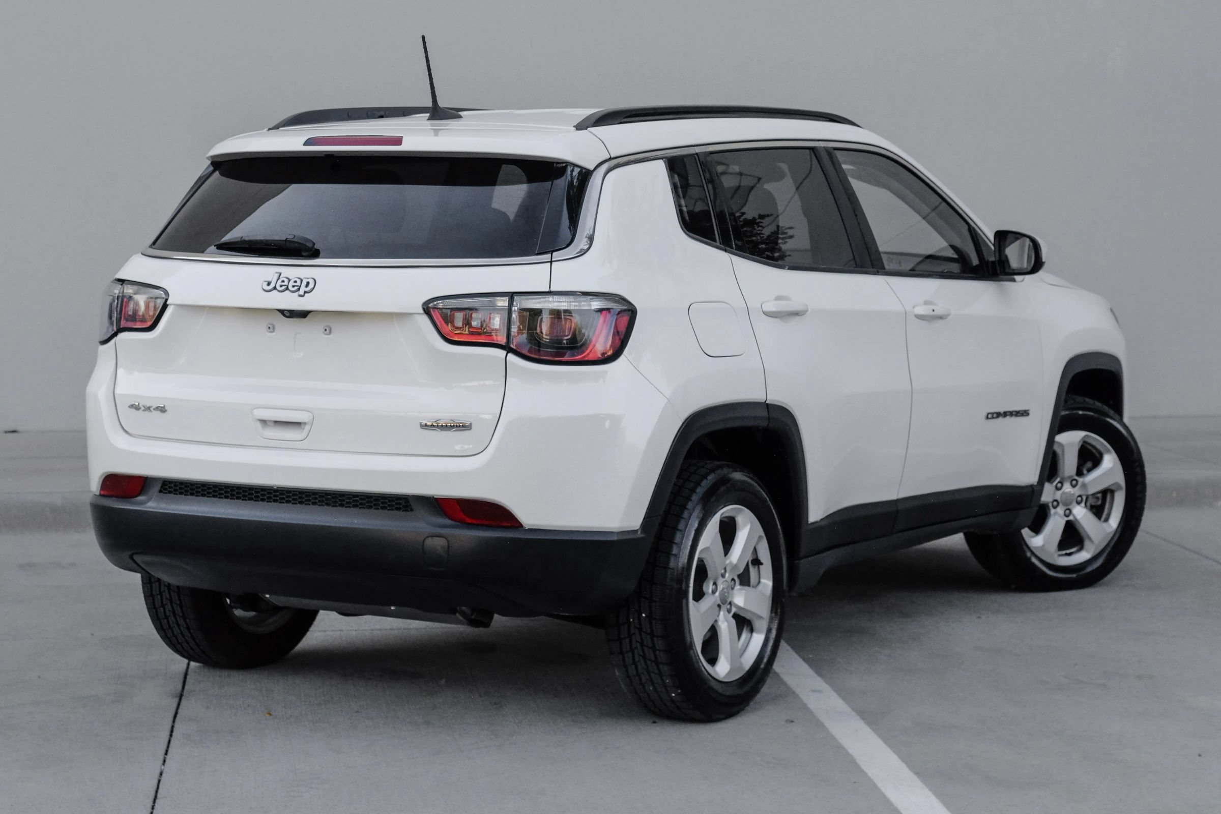 Used 2018 Jeep Compass Latitude w/ Popular Equipment Group AWD/4WD image 11