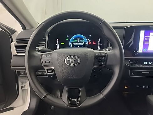 Used 2025 Toyota Camry LE AWD/4WD image 32