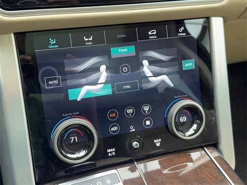 Used 2020 Land Rover Range Rover HSE image 32