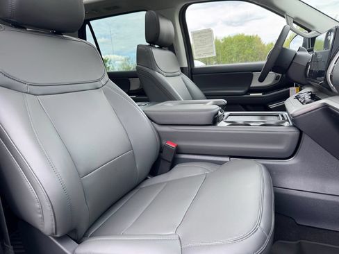 New 2026 Ford Expedition Active AWD/4WD image 18