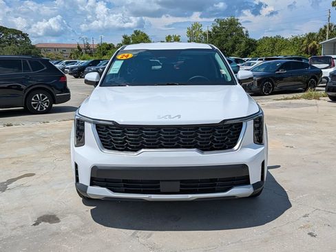 Certified 2024 Kia Sorento LX FWD image 3